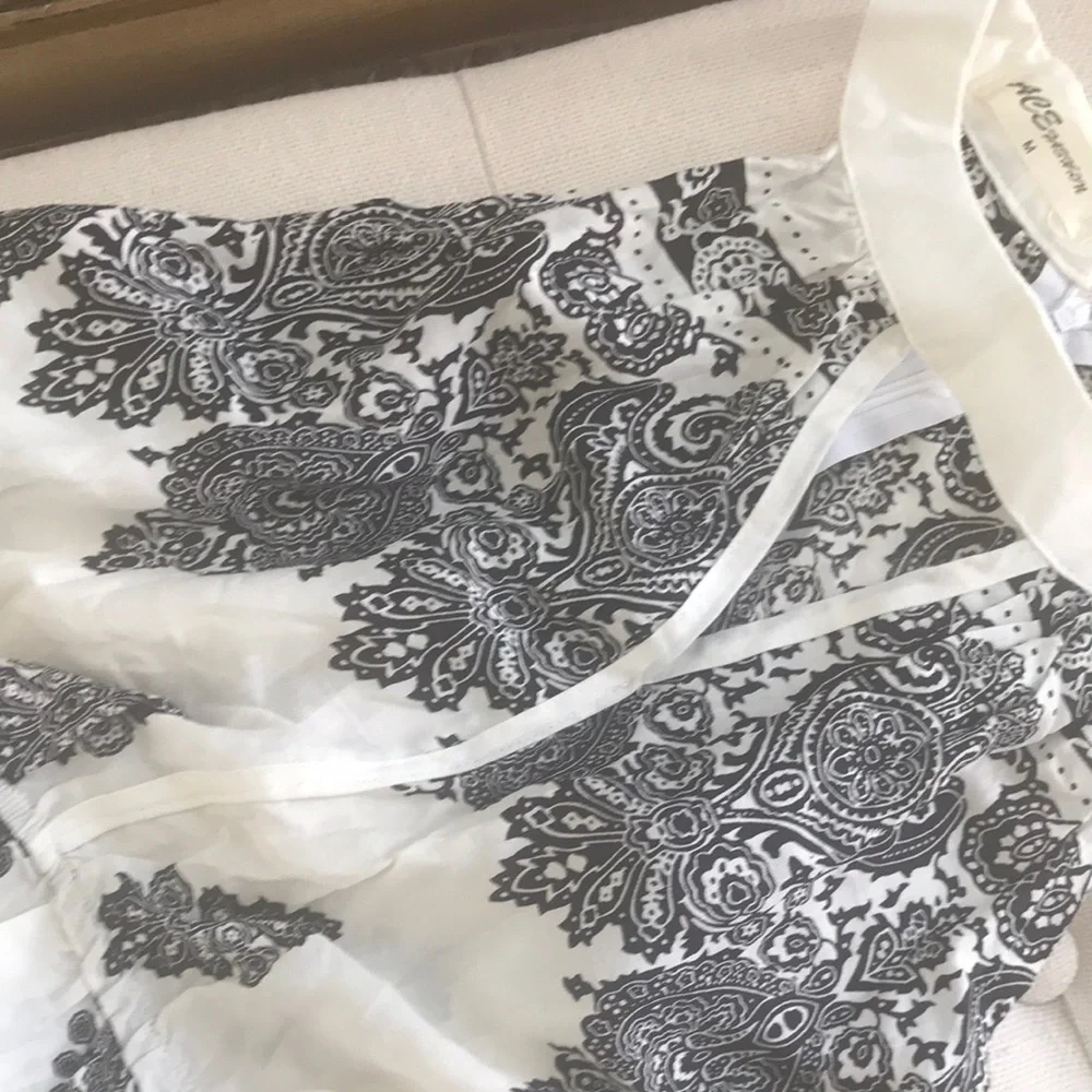 Chic Black and White Patterned Dress - Picture 6 of 7